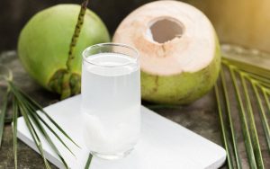 Nước dừa bổ dưỡng nhưng nhiều người uống sai cách